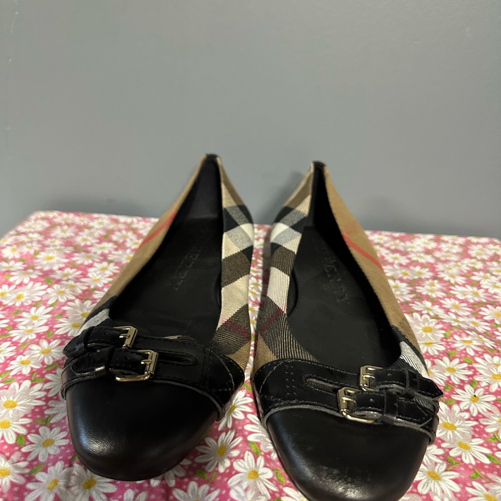 Burberry women’s shoes size 9 (39.5)